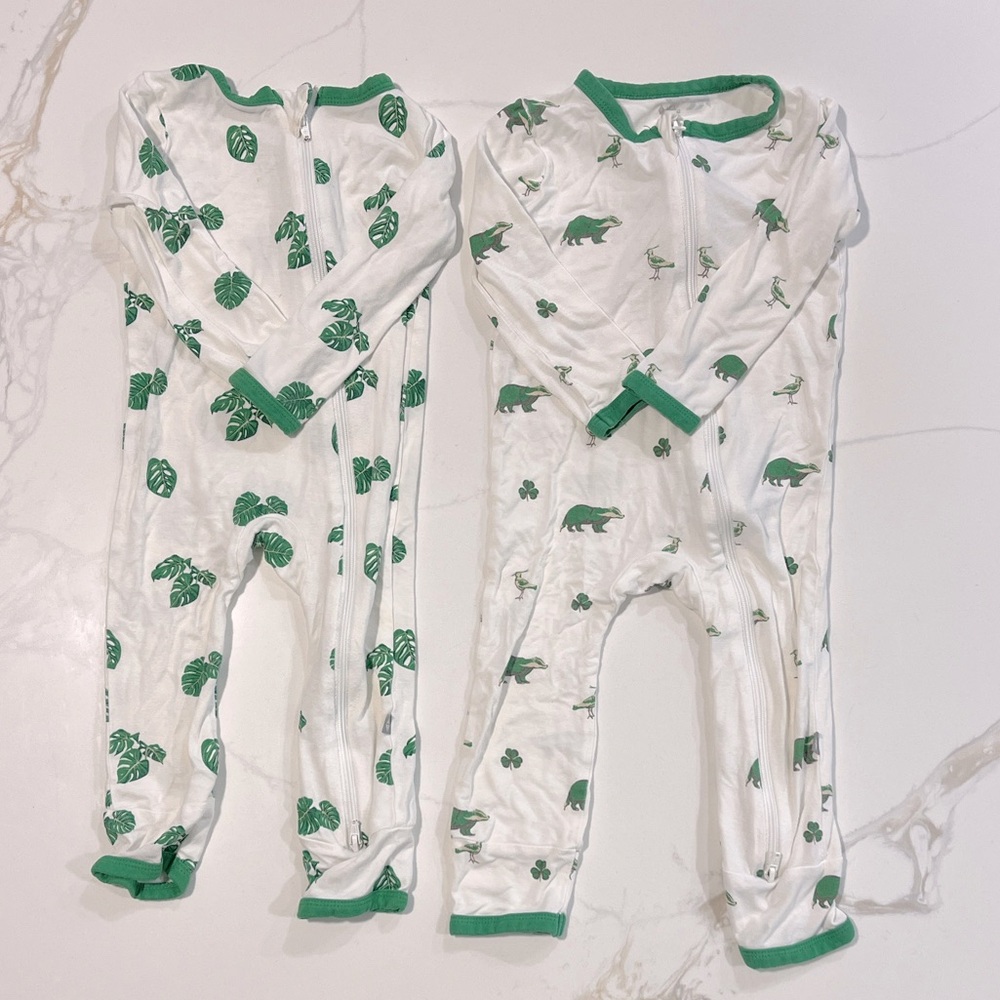 Kyte BABY  - Set of 2 White and Green Zipper Pajamas - size 12-18 month